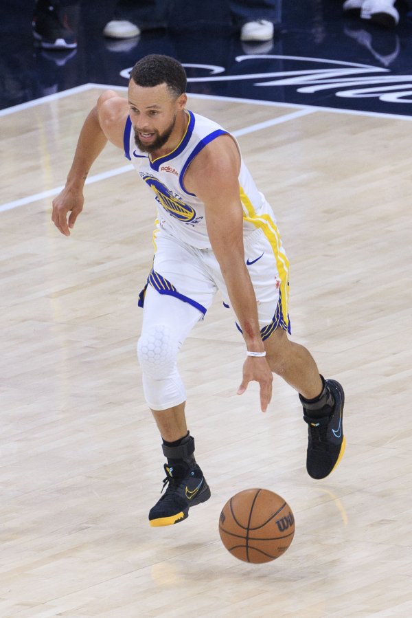 按月配资 帕森斯谈库里上场表现：不想说这是他的经典时刻 这只是常规操作